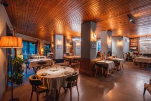 a restaurant with tables and chairs in a room at Casa Mila Kazdağları in Büyükçetmi