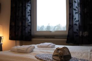 Postel nebo postele na pokoji v ubytování Säffle Suites by Svaneholm Hotel