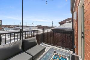 Балкон или терраса в Top Floor - Mass Ave in Heart of Indy with Balcony