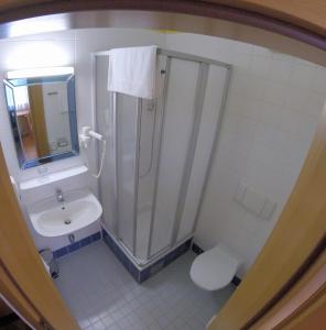 Vannituba majutusasutuses Gasthof Bokan