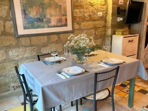 Imagen de la galería de Corte Arancio your home in the heart of Monferrato, en Cella Monte