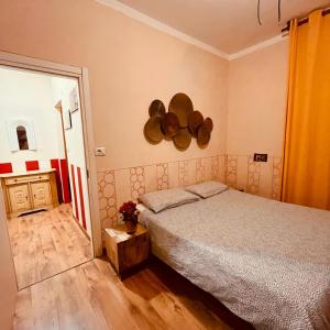 a bedroom with a bed and a mirror on the wall at La Caravella apartament in Rapallo