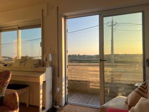 Μπαλκόνι ή βεράντα στο Superbe appartement près des plages d'Azurara
