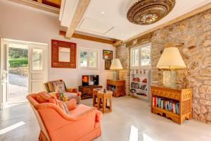 Et opholdsområde på Villa Natura, Tranquility & Privacy near Acharavi