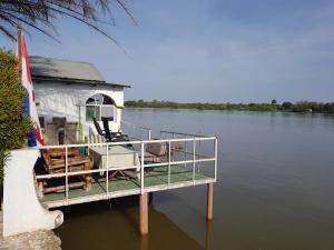 Výhled na řeku, která protéká v blízkosti bed and breakfast