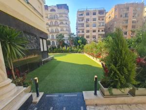 Aed väljaspool majutusasutust El Mesaadya Hotel فندق المساعدية