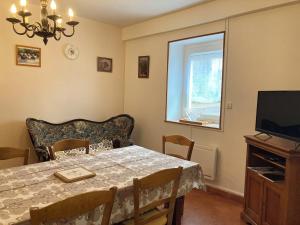 Μια τηλεόραση ή/και κέντρο ψυχαγωγίας στο Gîte des Hautes Côtes de Beaune