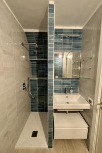 A bathroom at Terrazza del Mare (by Vacation Service)