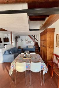 A seating area at Terrazza del Mare (by Vacation Service)
