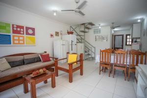 a living room with a couch and a table at Casa Duplex 3 suítes in Porto Seguro