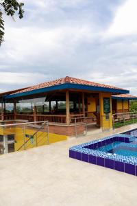 Bazén v ubytování Ecohotel Guaduales Nature nebo v jeho okolí