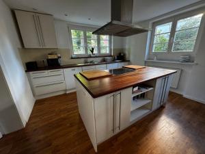 Nhà bếp/bếp nhỏ tại Beautiful House in Zehlendorf +11 ảnh