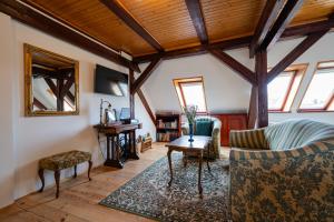 a living room with a couch and a table at Stara Kamienica in Szczytno