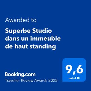 Superbe Studio dans un immeuble de haut standing的证书、奖牌、标识或其他文件