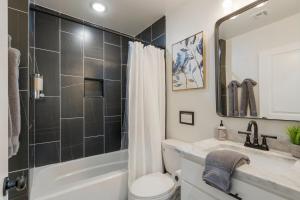 Gallery image of Stylish Serenity at TheExpo in Tulsa