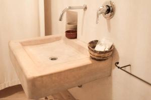 Koupelna v ubytování Agriturismo Le Fornelle