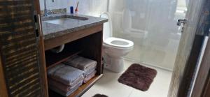 Ένα μπάνιο στο Casa Ypê Amarelo 1 +33 φωτογραφίες
