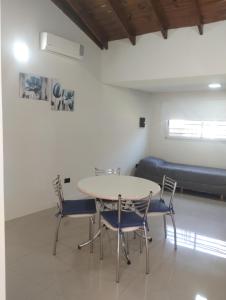 a room with a table and chairs and a bed at Adrogué Apart C in Adrogue