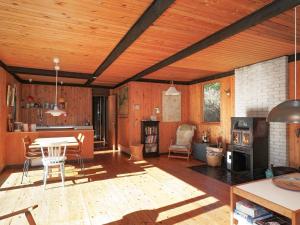 Kuchyň nebo kuchyňský kout v ubytování Holiday home Nykøbing Sj XL