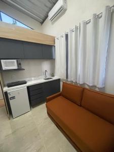 a living room with a couch in a kitchen at Brisa - Praia da Pipa in Pipa