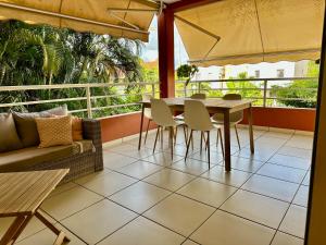 Rõdu või terrass majutusasutuses Appartement Ti Vaniy, T3, Anse Mitan, Trois ilets, Martinique