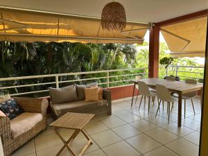 Rõdu või terrass majutusasutuses Appartement Ti Vaniy, T3, Anse Mitan, Trois ilets, Martinique