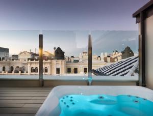 The swimming pool at or close to Catalonia Gran Vía Madrid
