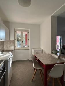 a kitchen with a table and chairs in a room at Rural Apartment 44 in Alghero