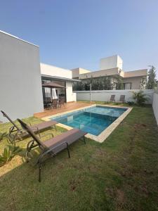 a swimming pool in the backyard of a house at Rivieira Santa Cristina XIII FJR in Paranapanema