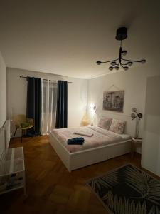 Uma cama ou camas num quarto em Séjour calme près du Léman