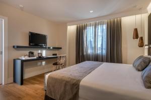 A bed or beds in a room at Catalonia Gran Vía Madrid