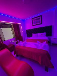 Ένα ή περισσότερα κρεβάτια σε δωμάτιο στο Hostal Amazonas