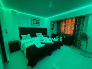 Ένα ή περισσότερα κρεβάτια σε δωμάτιο στο Hostal Amazonas