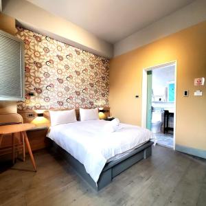 Ένα ή περισσότερα κρεβάτια σε δωμάτιο στο 花蓮市中心-起司旅電梯民宿