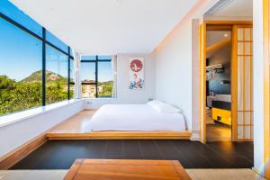 Postel nebo postele na pokoji v ubytování Shenzhen Yusu Linting Seaview Inn Judiaosha Branch