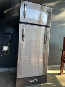 ディックウェラにあるSurf Heavensの金属製の冷蔵庫(テーブルの横に座る) +17枚の写真