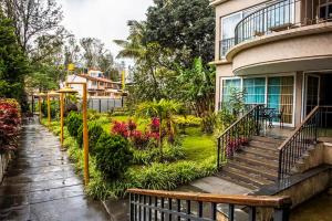 ein Haus mit Treppen und Blumen davor in der Unterkunft Basilica Resort - Where Luxury Redefines in Mahabaleshwar