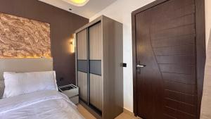 Ένα ή περισσότερα κρεβάτια σε δωμάτιο στο K-suites 302 - Appartement 1 chambre vue sur mer