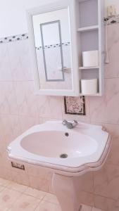 Et badeværelse på Peaceful 4 bedrooms house