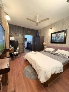 Gallery image of Independent Garden Cottage-Bandra-Carter road in Mumbai