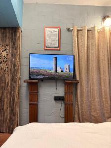 Gallery image of Independent Garden Cottage-Bandra-Carter road in Mumbai