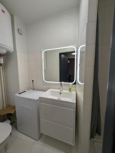 Ένα μπάνιο στο Joli appartement en centre-ville