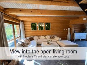 ify into the open living room with fireplace iv and plenty of storage space at Blockhaus Malmkrog with garden, bright rooms, and an open kitchen in Mălîncrav
