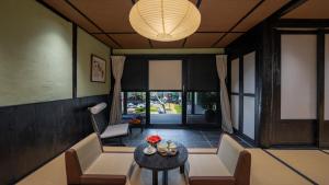 Free To Be Wild Designer Hotel的休息区
