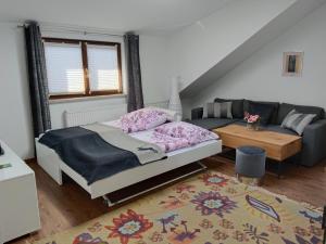 Posezení v ubytování Haus Josef, Apartment mit Balkon und 2 Schlafzimmer