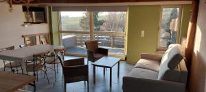 Χώρος καθιστικού στο L'Alchémille loft 6 personnes 2 chambres - 1 canapé lit