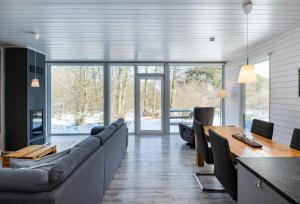 Posezení v ubytování 2 bis 4 Personen F0H7 + 14 fotografií