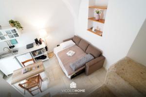 an overhead view of a living room with a couch at Vicolo Home in Putignano