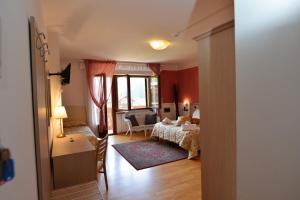 Postel nebo postele na pokoji v ubytování Hotel Marianna + 37 fotografií