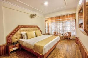马拉里MALL ROAD HOTEL S A M I R U P A L A C E near temple and garden的相册照片